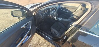 VOLVO V60 2.0 D3 5V 120KW MOMENTUM - 9
