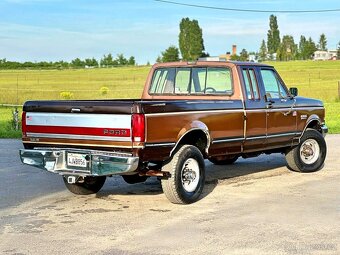 1989 Ford F-250 7.5 V8 XLT | 4x4 | MANUAL | HARDTOP - 9