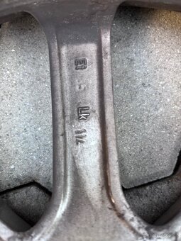 kola Mercedes-Benz - 9