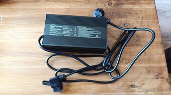 Prodám elektroskútr chopper s výraznou slevou skoro nejetý - 9