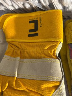 Pracovní rukavice. 162 párů - 9