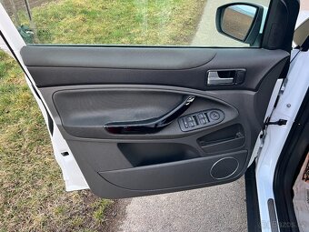 ► FORD KUGA 2.0TDI 103KW TITANIUM XENONY-LED-TAŽNÉ 17" - 9