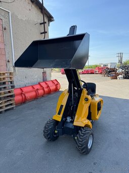 Mininakladač H130 3WD - 9