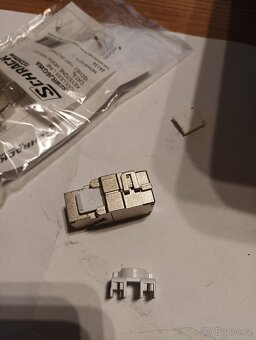 Prodám keystony RJ45 Schrack samozařezavaci stíněné 300ks - 9
