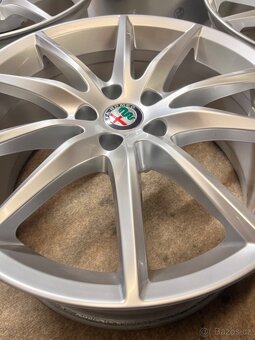 5x110 R19 ORIG. Alfa Romeo Stelvio - TOP STAV - 9