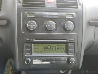 Volkswagen Touran 1.6i, PĚKNÝ STAV, TOP CENA - 9