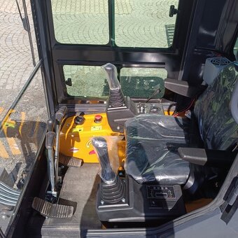 Minibagr G18SE PRO CAB, Kubota motor, roztahovací pásy - 9
