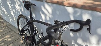 Velmi lehké silniční kolo, vše z karbonu, rám M, SRAM RED - 9