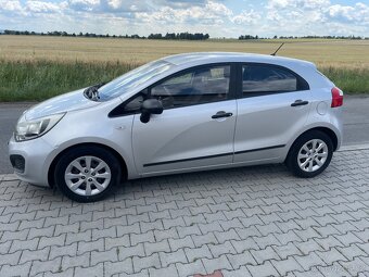 Kia Rio 1,3i benzin rok 2013 koup CZ - 9