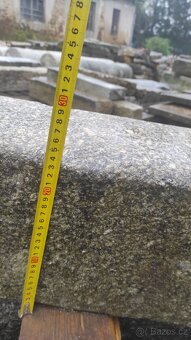 Staré kamenné překlady, sloupky, futra, ostění, 8 ks - 9