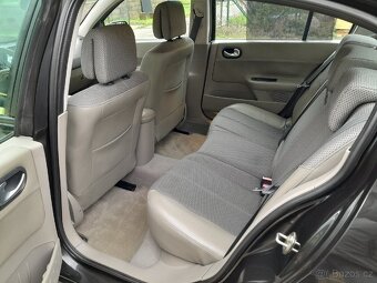 Renault Mégane 1.6i 16V 83kW rok 2004 naj.165tis. NOVÁ STK - 9