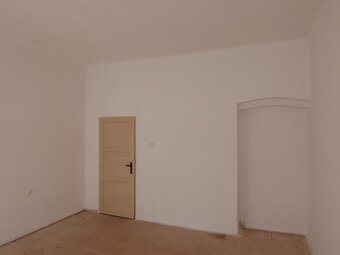 Dva byty - celé patro, K.Vary,  Škroupova ul.- lázeňská zóna - 9