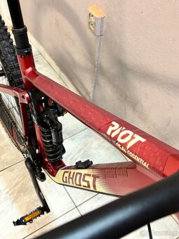 GHOST RIOT EN ESSENTIAL 29 M - 9