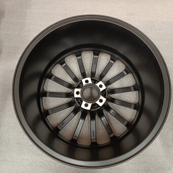 Dvourozměrné disky MAK 8Jx19'' ET38 + 9Jx19'' ET50 - 9