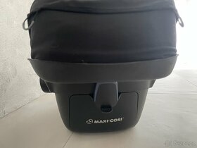 Maxi Cosi plus + základna + podsedak - 9