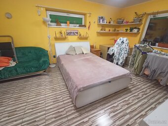 Kvalitní polohovací postel s úložným prostorem - 9