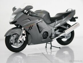 Silniční motocykly Honda TAMIYA (1:12) - 9