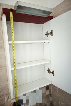 Koupelnová skříňka s umyvadlem, skříňka se zrcadlem, světlem - 9