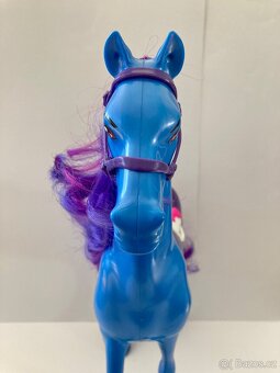 Monster high ředitelka Krváková a kůň - 9