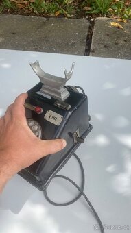 Starý stolni telefon na mince - 9