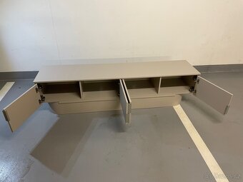 Béžový TV stolek Totem - 9