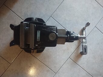 Strojní svěrák výklopný - otočný - 9