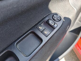 Peugeot 207 1.4 i , 70 kW benzín, 2011 - 9