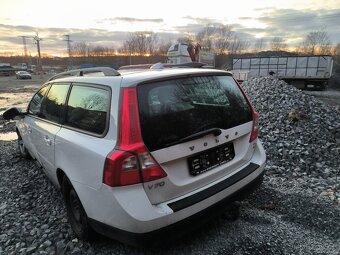 Volvo v 70 d5 awd - 9