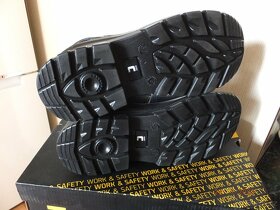 Nové zateplené pracovní kotníkové boty vel. 37. - 9