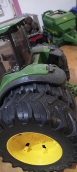 BRUDER Traktor +přídavná kola 4X - 9