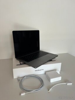 MacBook Pro 14″ (2021) – M1 Max / 32 GB RAM / 500 GB SSD - 9