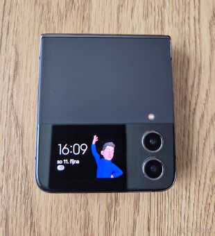 Samsung Zflip 4, 8GB, 128GB - 9