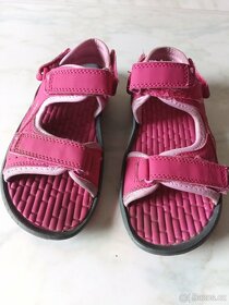 Sportovní boty a sandálky - 9
