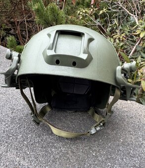 Taktická airsoftová helma OD Green s odnímatelnou síťkou - 9