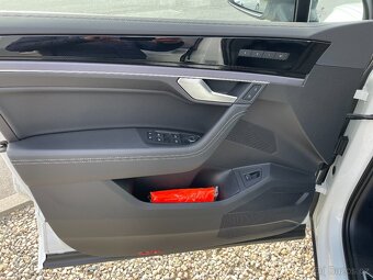 Volkswagen Touareg 3.0 TDi V6/210kW - R-LINE - 9