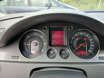 Volkswagen Passat 2,0 TDI 103 kW KOROZE - 9