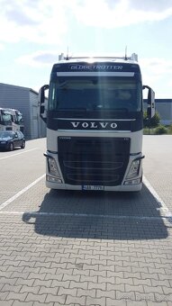 Tahač Volvo a náves Vanhool - 9