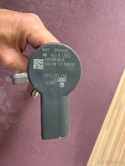 Vstřikovací lišta 03L130089J 2.0 TDI nová - 9