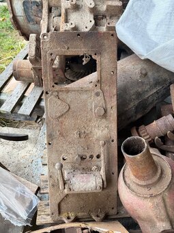 Díly na traktor - 9