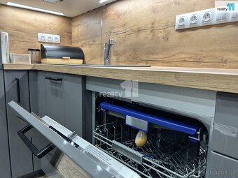 Byt  3+kk s dvěma balkóny, jedním parkovacím stáním v garáži - 9