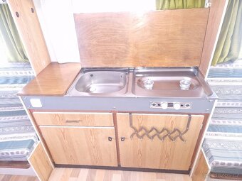 Obytný přívěs, karavan - 9