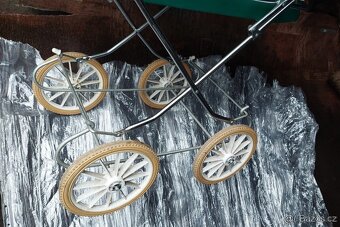 Retro kočárek pro panenky - 9