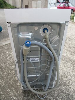 Nabízím pračku Elektrolux vrchní plnění na 6kg. Plně funkční - 9
