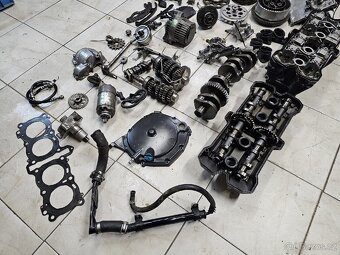 Díly motoru pro Suzuki GSXR 750 Srad gsxr750 - 9