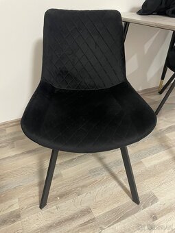 Prodám jídelní stůl + 2x židle - 9