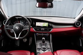 Alfa Romeo Giulia 2.0T 206 kW Veloce Q4, ČR, Kamera, Keyless - 9