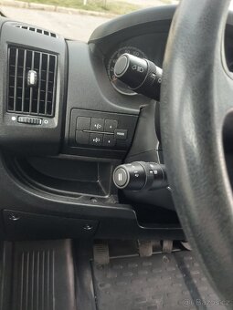 Peugeot Boxer 2.2hdi 96kw 6míst,aut.AC, tažné 2.5t rok 2014 - 9