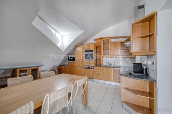 Prodej vily 530 m², pozemek 1395 m² Benešovo nám., Křižanov - 9