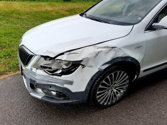 Škoda superb Laurin a Klement 2,0 tdi 125kw r.v 2015 čr - 9
