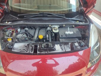 Renault Grand Scénic III s motorem 1.5 dCi 81 kW rok 2010 - 9